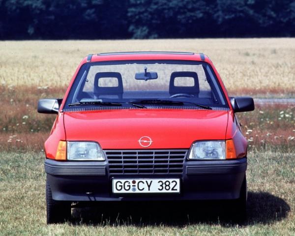 Фото Opel Kadett E Рестайлинг Седан