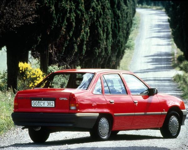 Фото Opel Kadett E Рестайлинг Седан