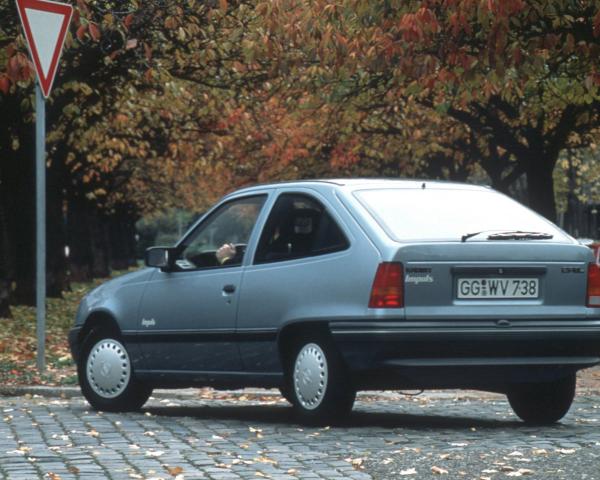 Фото Opel Kadett E Хэтчбек 3 дв.