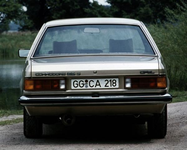 Фото Opel Commodore C Седан