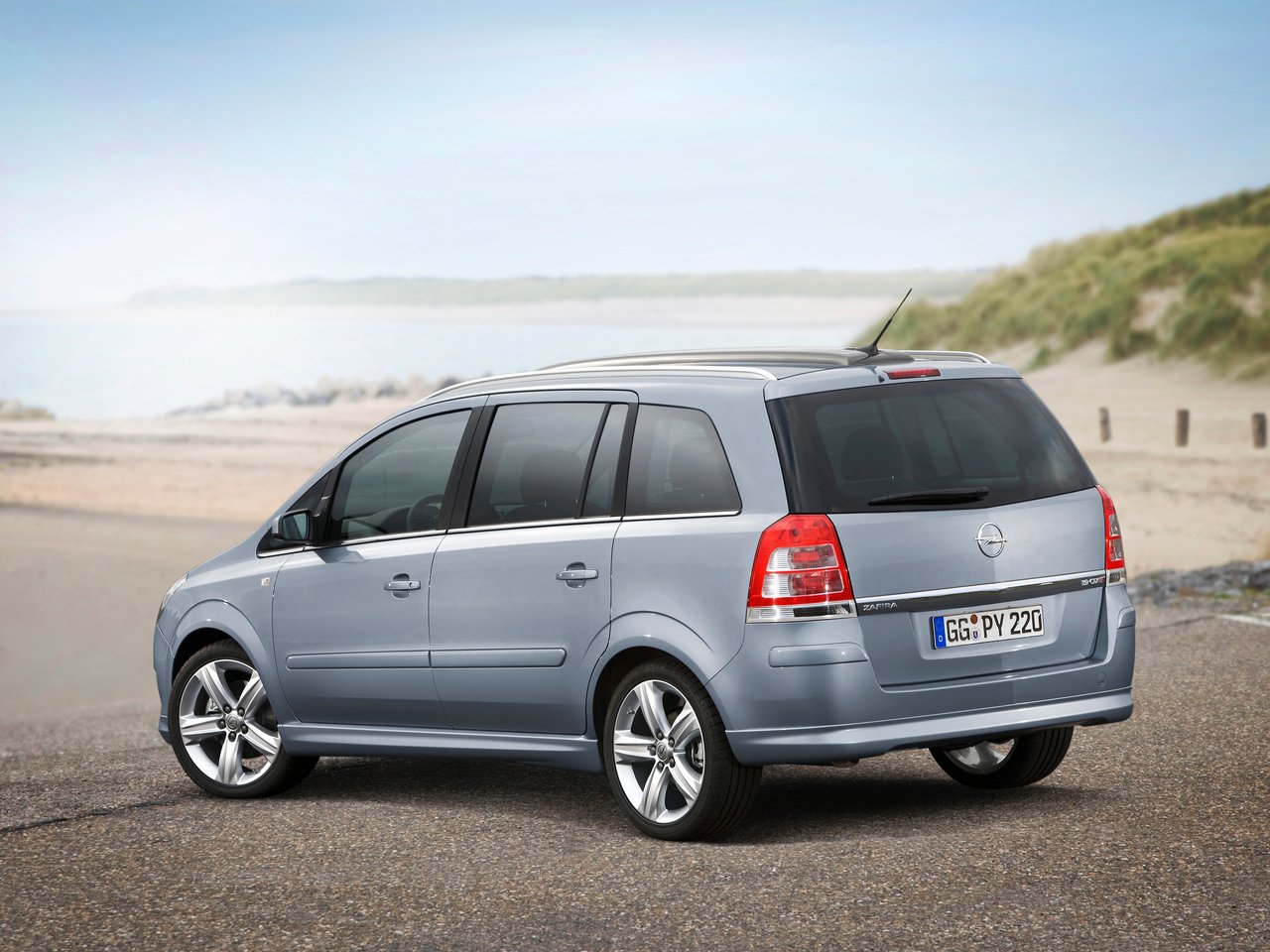 Фото Opel Zafira B Рестайлинг