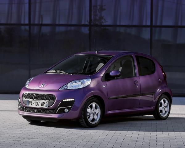 Фото Peugeot 107 I Рестайлинг 2 Хэтчбек 5 дв.