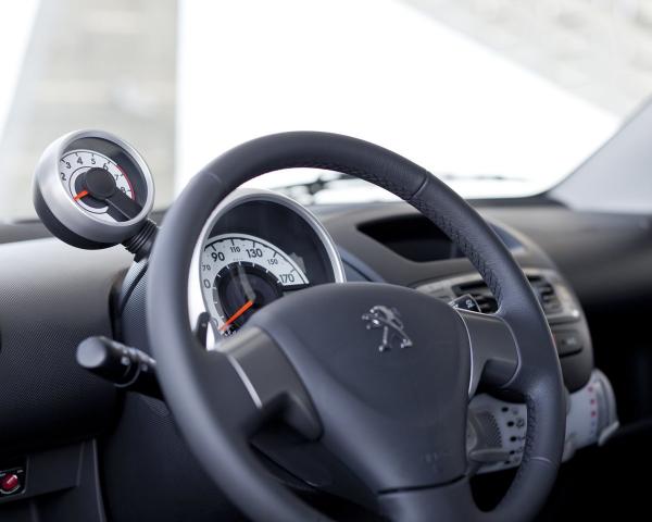 Фото Peugeot 107 I Рестайлинг 2 Хэтчбек 5 дв.