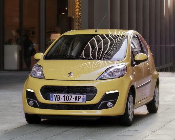 Фото Peugeot 107 I Рестайлинг 2 Хэтчбек 3 дв.