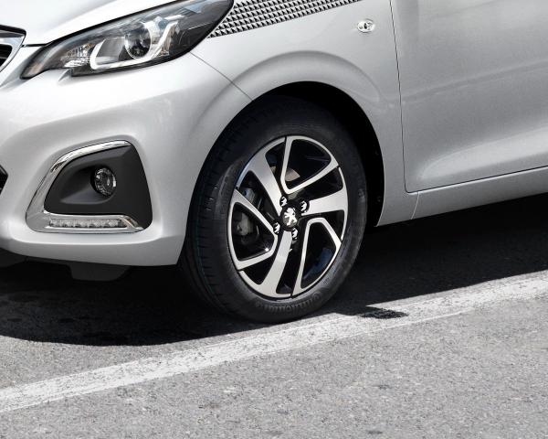 Фото Peugeot 108 I Хэтчбек 5 дв.