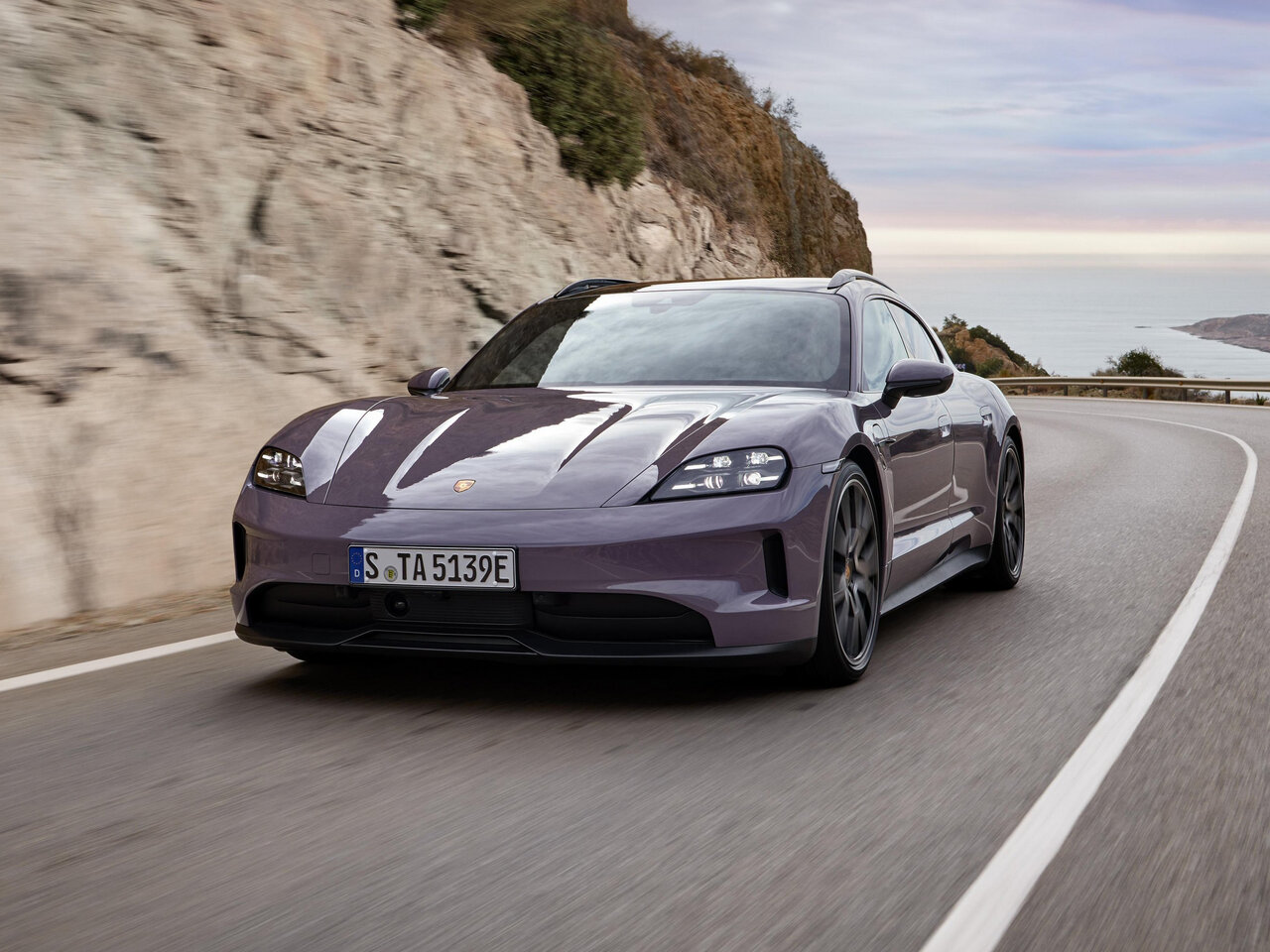 Фото Porsche Taycan I Рестайлинг