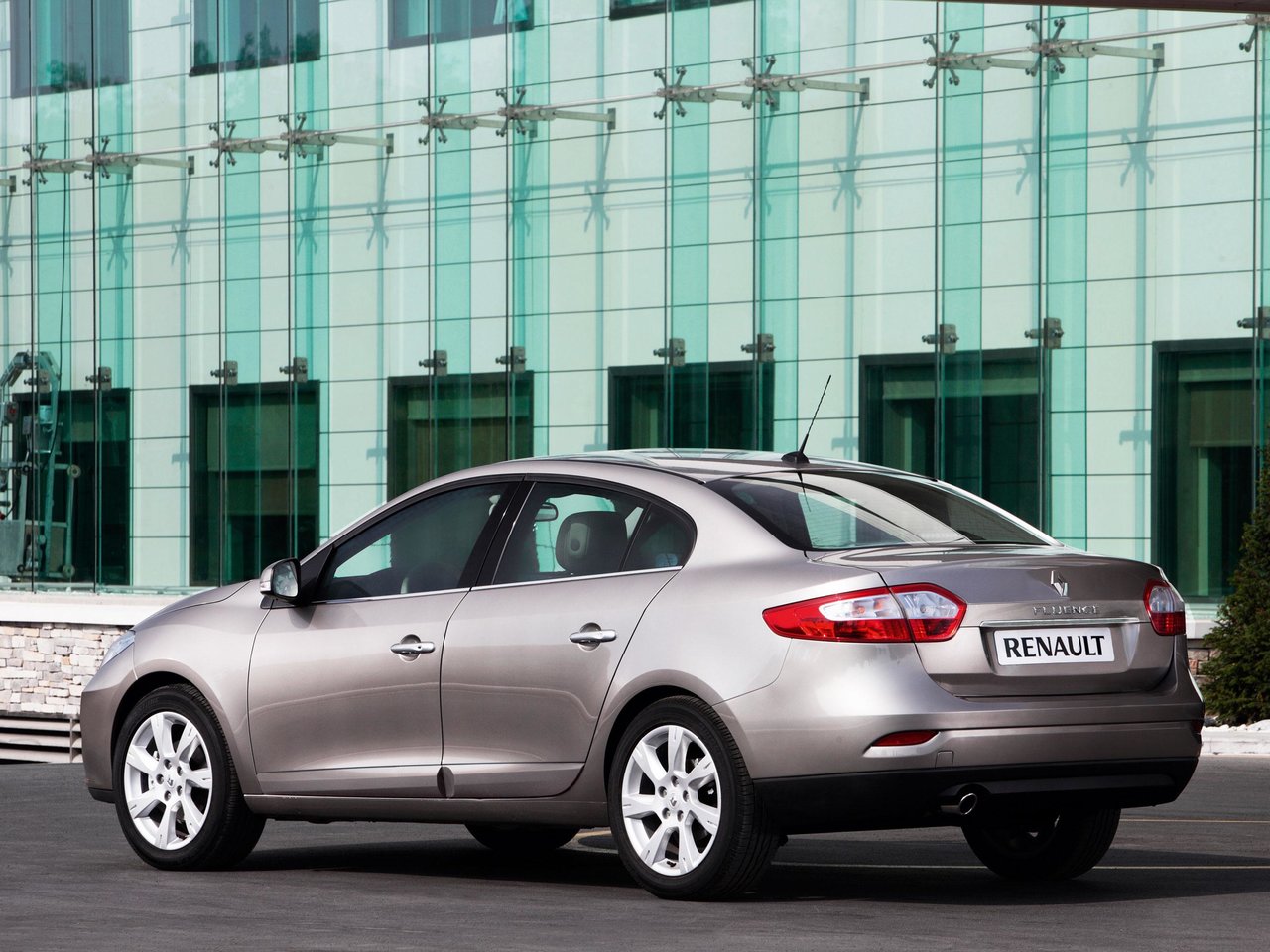 Фото Renault Fluence I