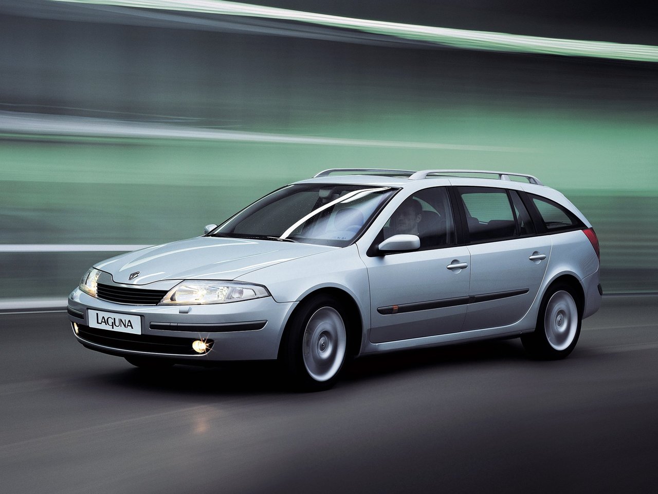 Модификация 2.0 MT Бензин, Передний привод, Механика, 165 л.с. Renault  Laguna 2 поколение 2001 - 2005, Универсал 5 дв.