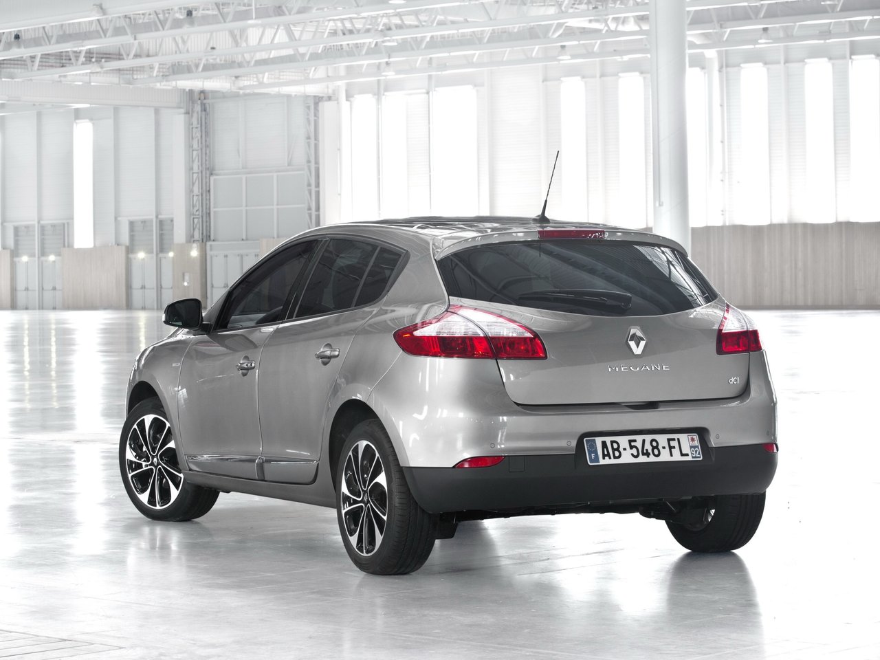 Характеристики и фото Renault Megane 3 поколение Рестайлинг 2 2014 - 2016,  Хэтчбек 5 дв.