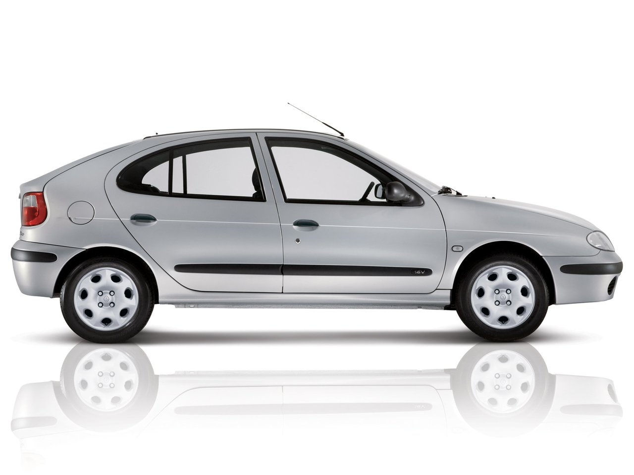 Характеристики и фото Renault Megane 1 поколение Рестайлинг 1999 - 2003,  Хэтчбек 5 дв.