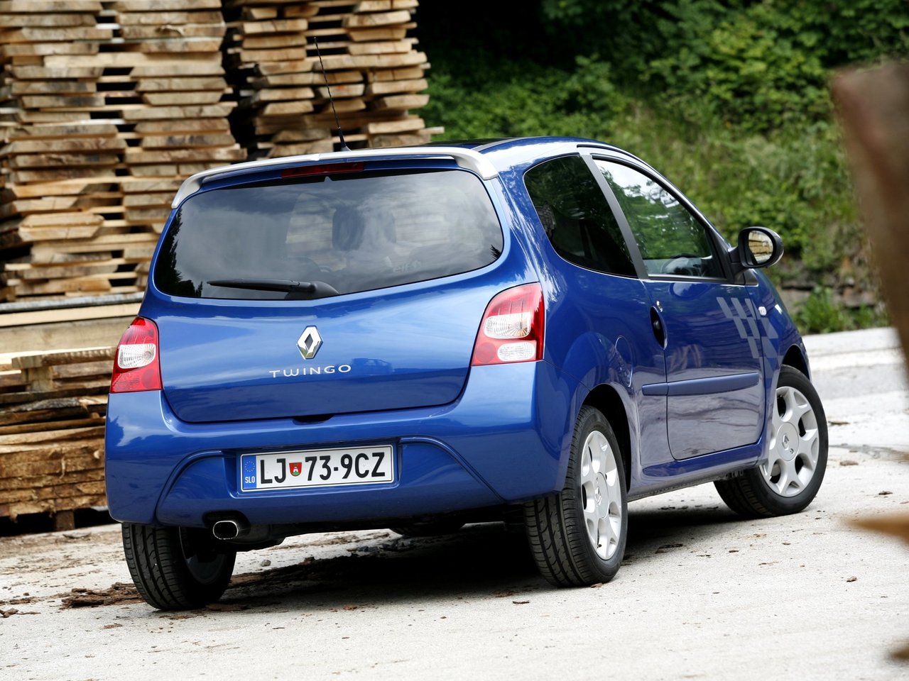 Фото Renault Twingo II