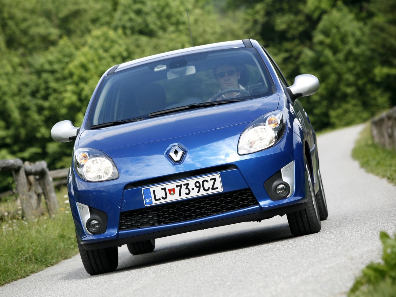 Фото Renault Twingo II