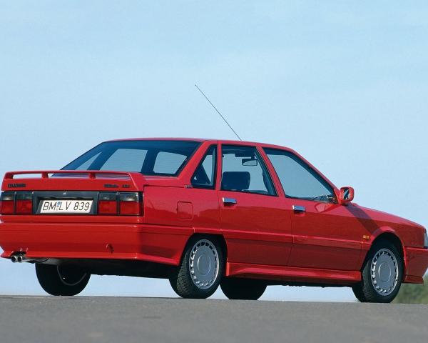 Фото Renault 21 I Седан