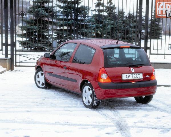 Фото Renault Clio II Рестайлинг Хэтчбек 3 дв.