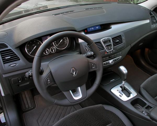 Фото Renault Laguna III Лифтбек