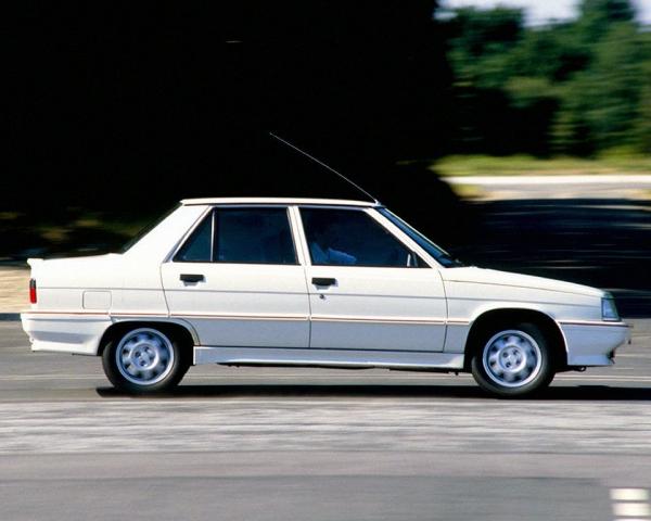 Фото Renault 9 I Седан