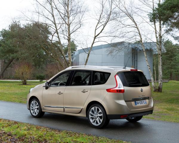 Фото Renault Scenic III Рестайлинг 2 Компактвэн Grand