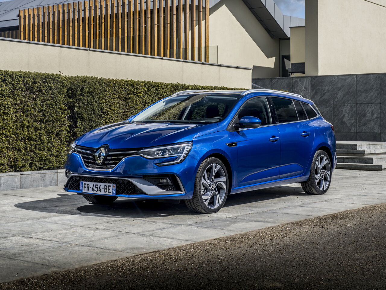 Характеристики и фото Renault Megane 4 поколение Рестайлинг 2020 - сегодня,  Универсал 5 дв.