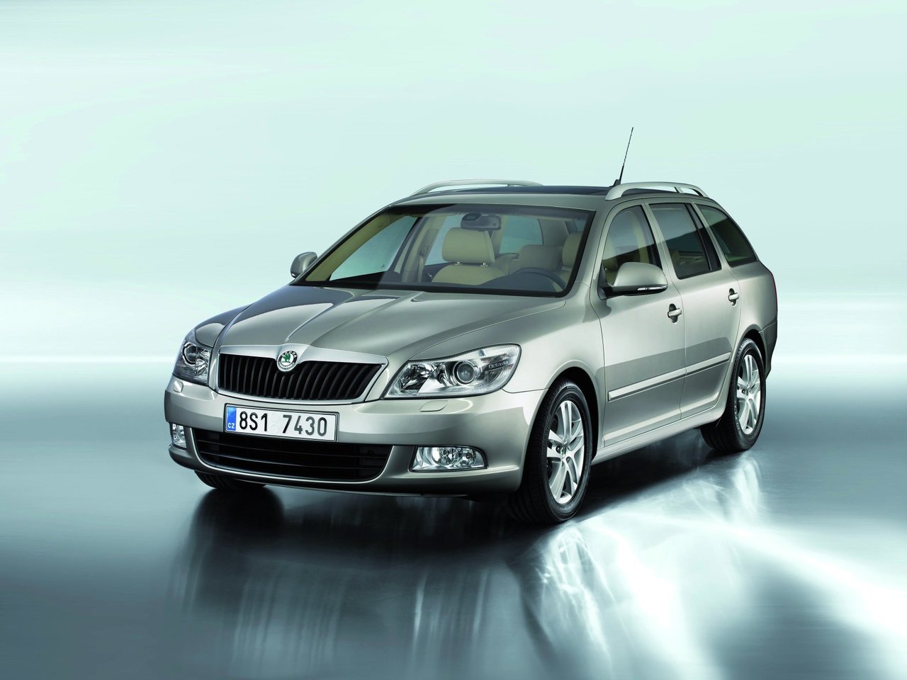 Модификация 2.0 AMT Дизель, Передний привод, Робот, 140 л.с. Skoda Octavia  2 поколение (A5) Рестайлинг 2008 - 2013, Универсал 5 дв.