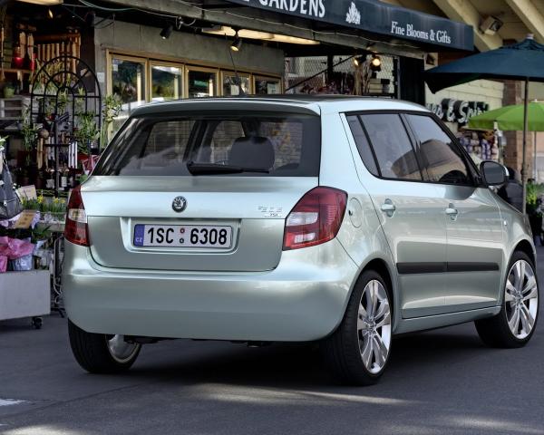 Фото Skoda Fabia II Рестайлинг Хэтчбек 5 дв.