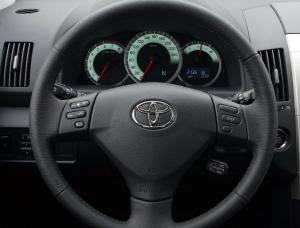 Фото Toyota Corolla Verso I Рестайлинг 2