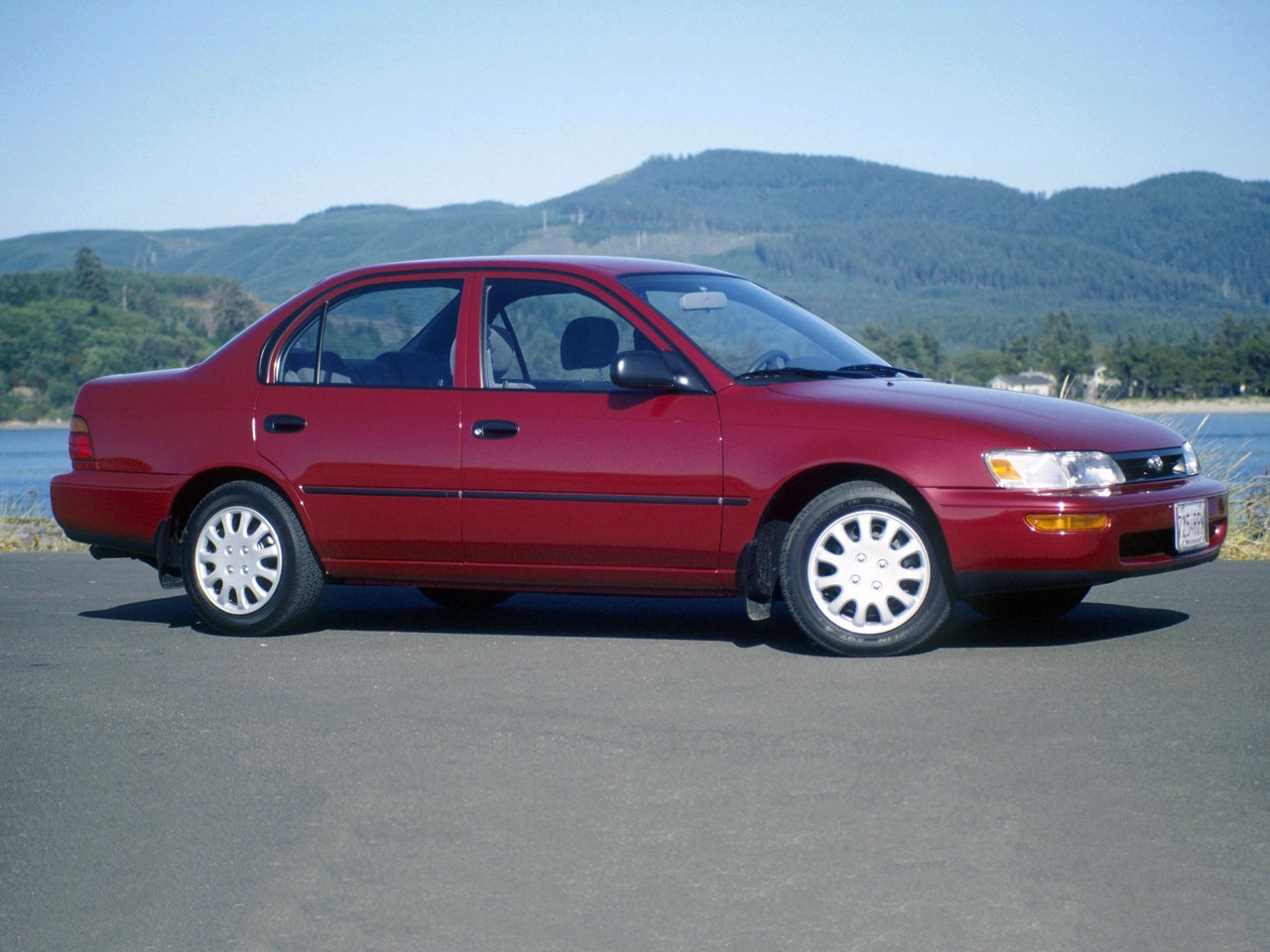 Фото Toyota Corolla VII (E100)