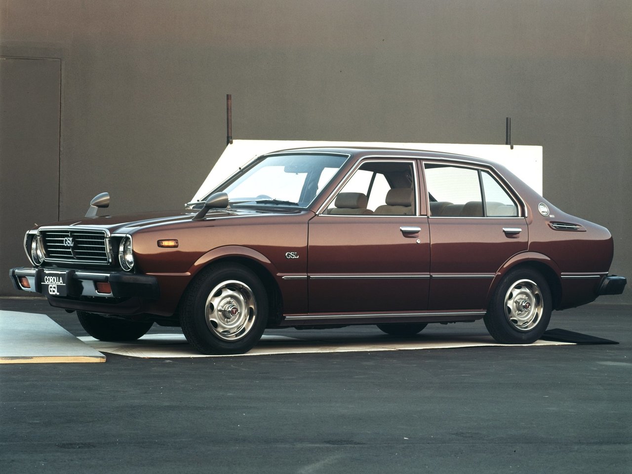 Фото Toyota Corolla III (E30, E40, E50, E60)