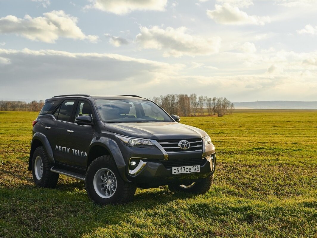 Фото Toyota Fortuner II