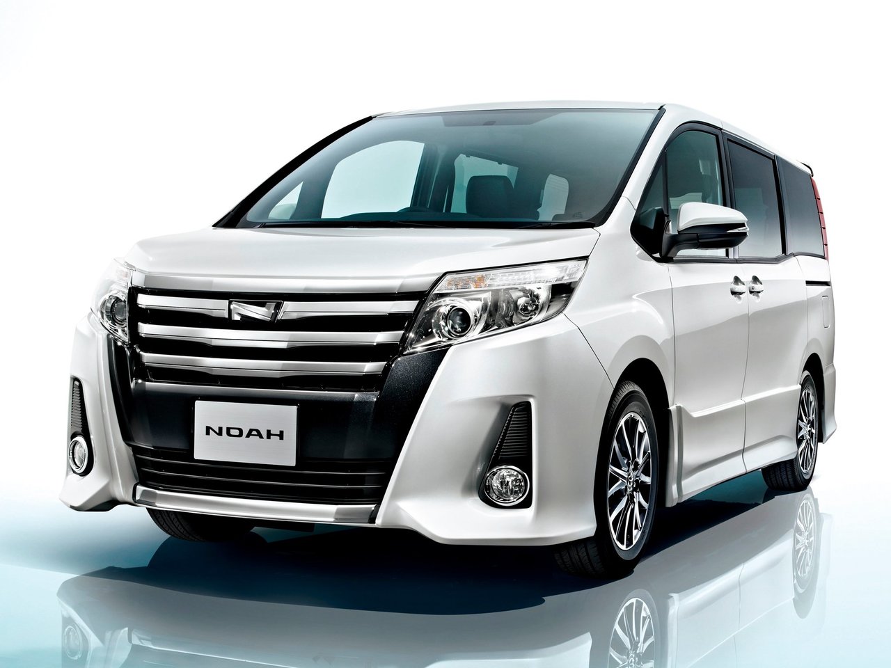 Фото Toyota Noah III (R80)