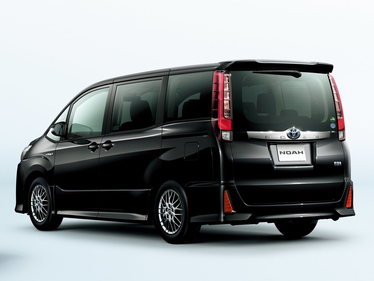 Фото Toyota Noah III (R80)