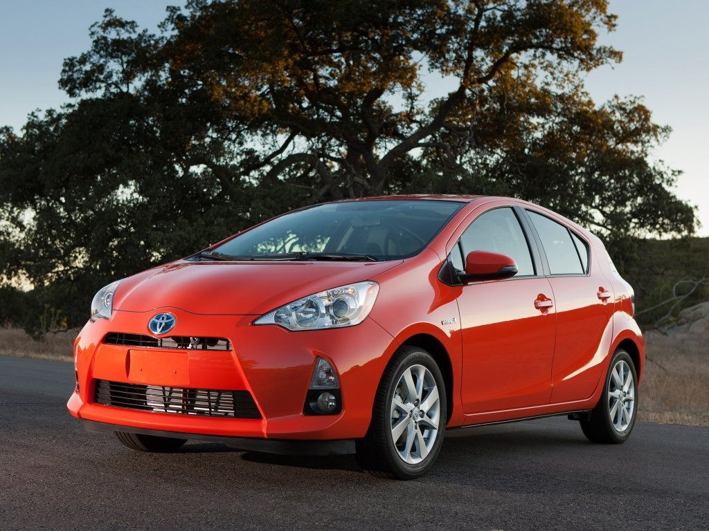 Фото Toyota Prius c I