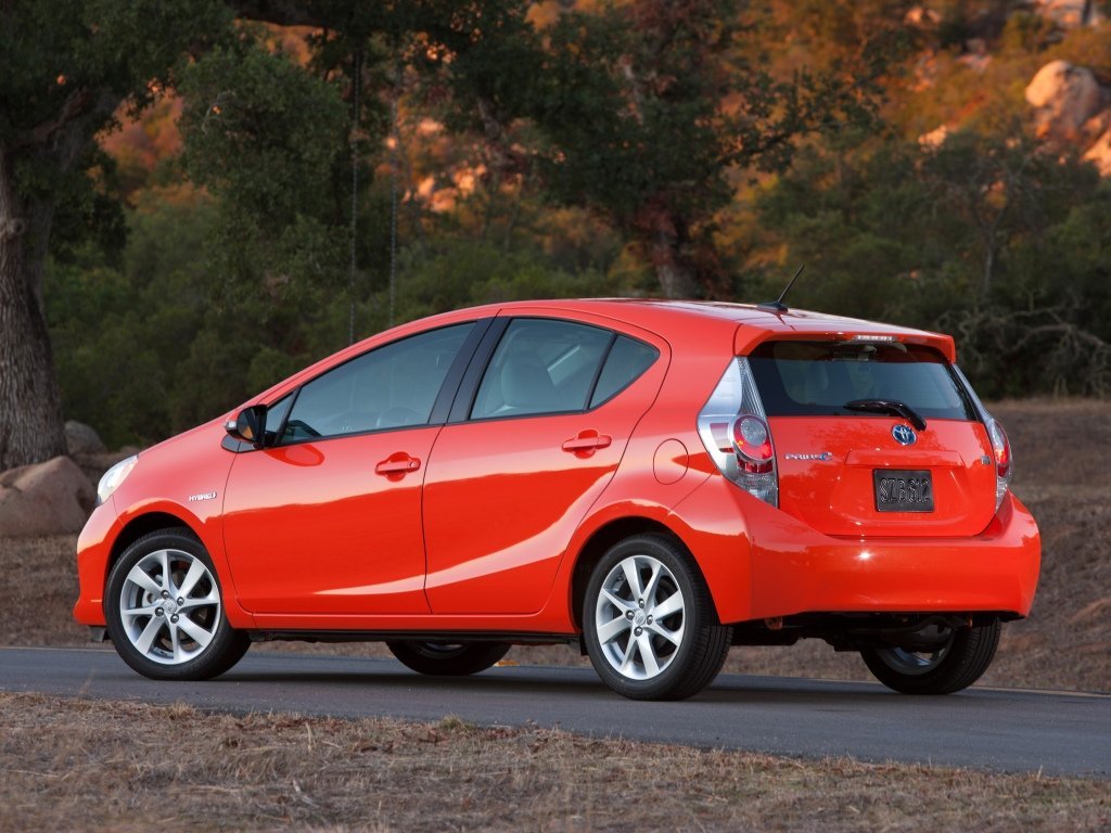 Фото Toyota Prius c I