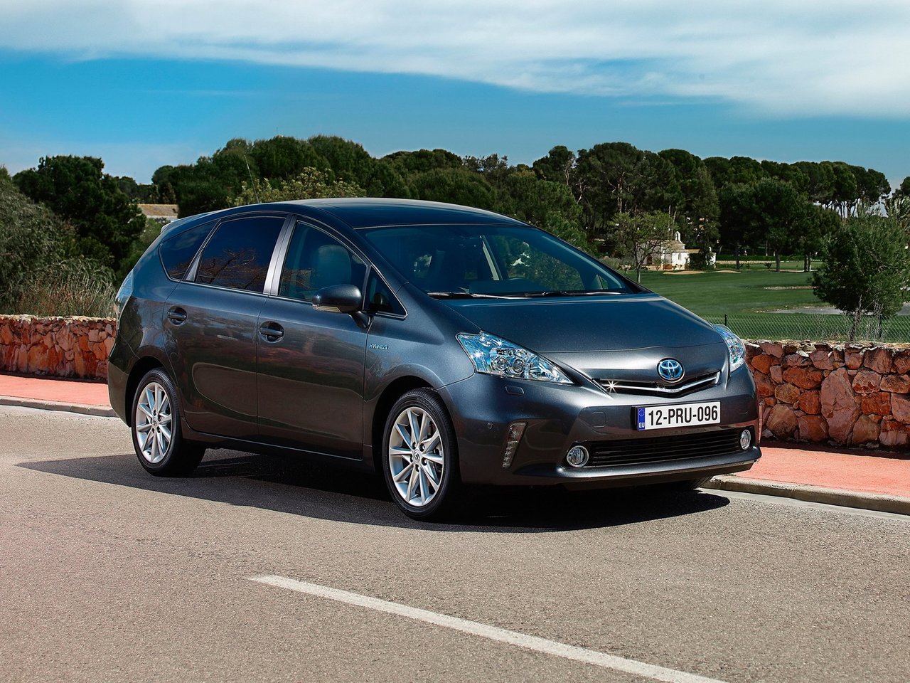 Фото Toyota Prius v (+) I (ZVW40/41)