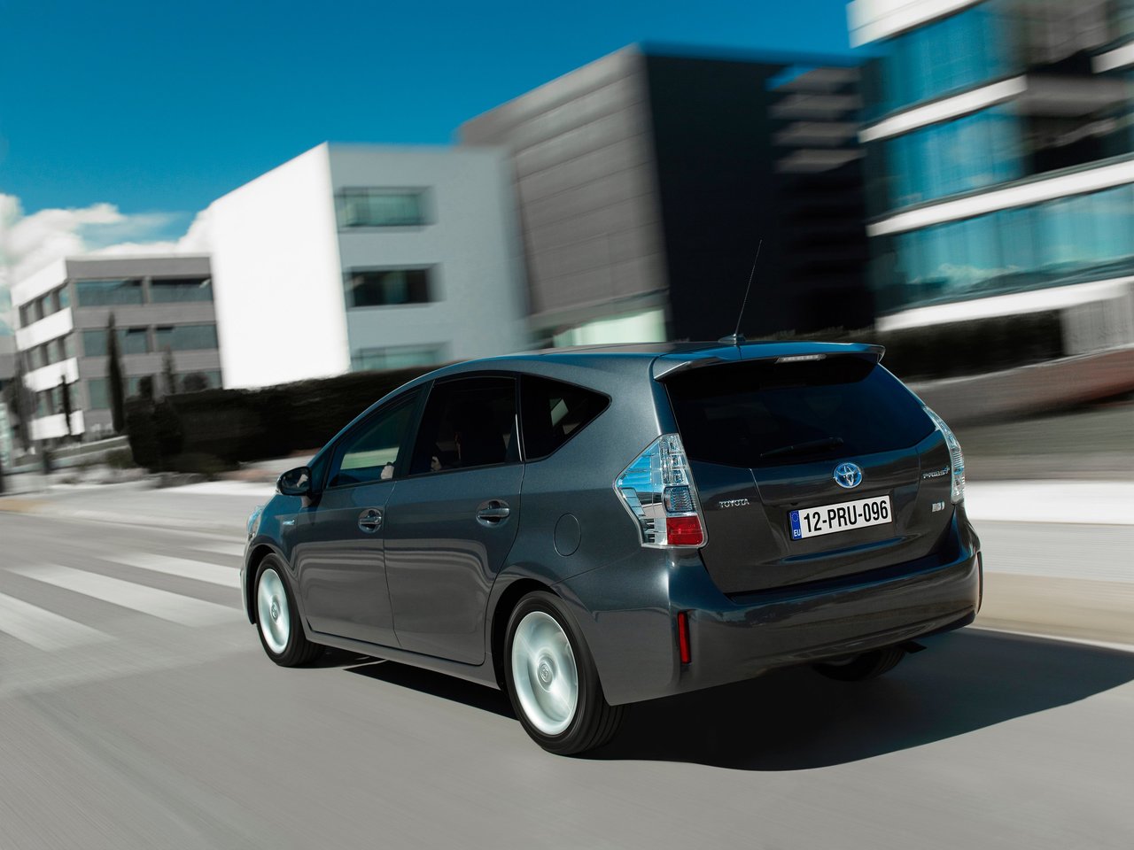 Фото Toyota Prius v (+) I (ZVW40/41)