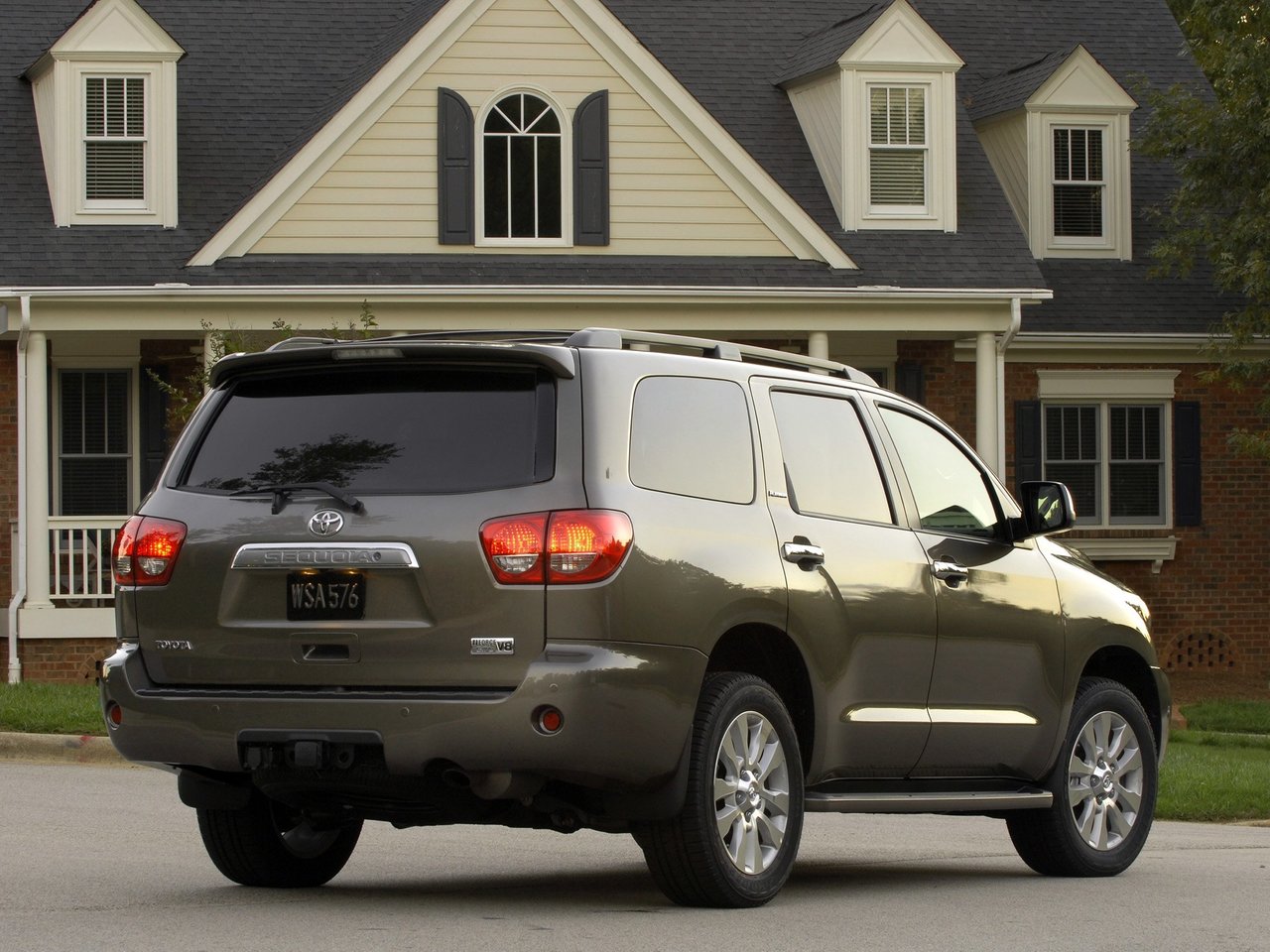 Фото Toyota Sequoia II