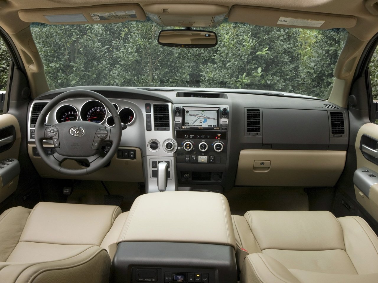 Фото Toyota Sequoia II