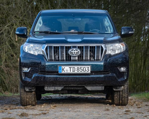 Фото Toyota Land Cruiser Prado 150 Series Рестайлинг 2 Внедорожник 3 дв.