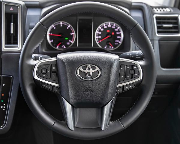 Фото Toyota Granvia II Минивэн