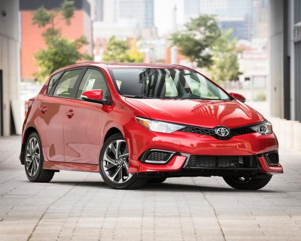 Фото Toyota Corolla E160 Рестайлинг Хэтчбек 5 дв.