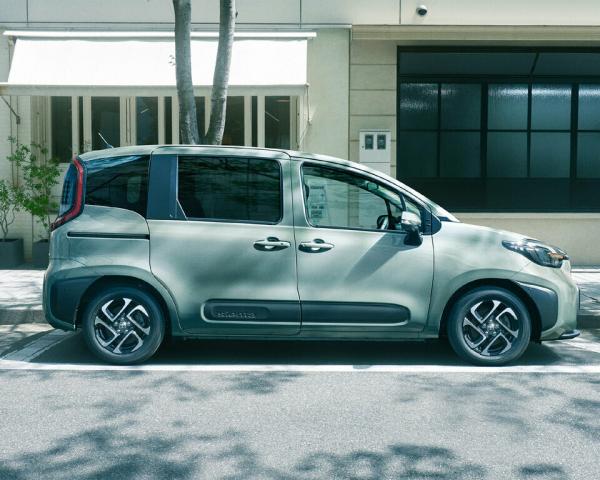 Фото Toyota Sienta III Компактвэн