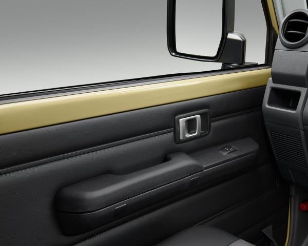 Фото Toyota Land Cruiser 70 Рестайлинг 2 Внедорожник 5 дв. 76