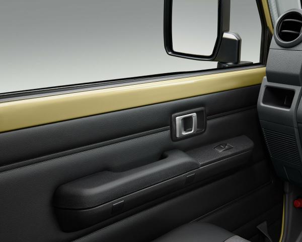 Фото Toyota Land Cruiser 70 Рестайлинг 2 Внедорожник 3 дв. 71