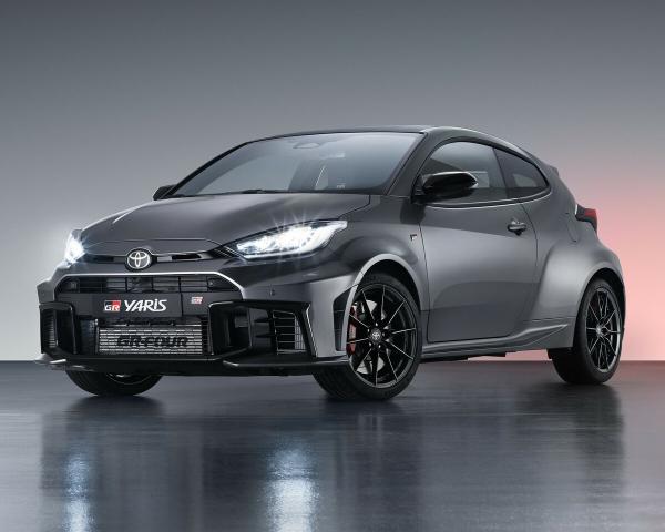 Фото Toyota Yaris IV Рестайлинг Хэтчбек 3 дв. GR