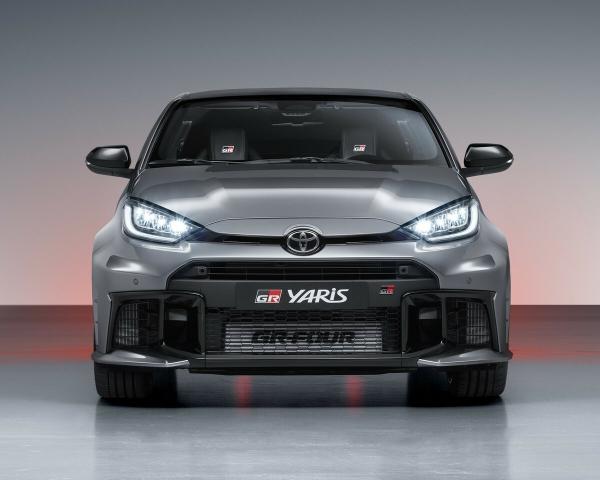 Фото Toyota Yaris IV Рестайлинг Хэтчбек 3 дв. GR