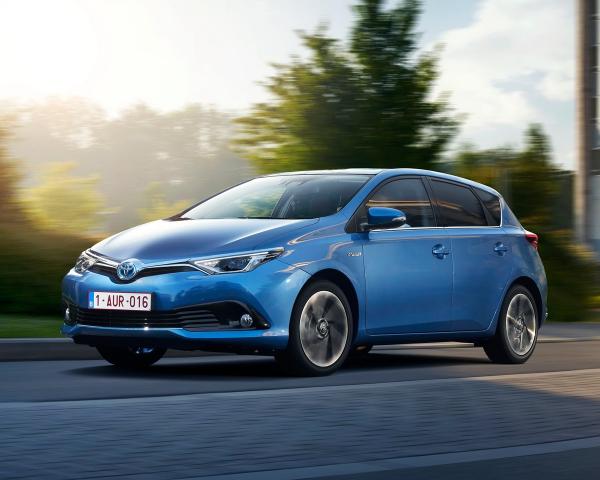 Фото Toyota Auris II Рестайлинг Хэтчбек 5 дв.