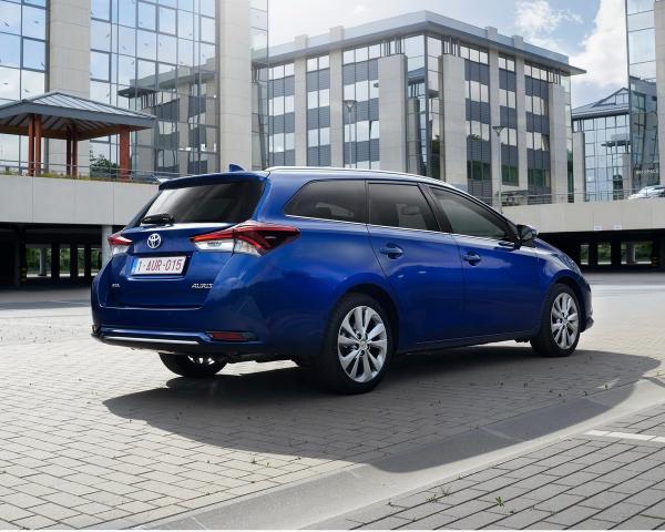 Фото Toyota Auris II Рестайлинг Универсал 5 дв.