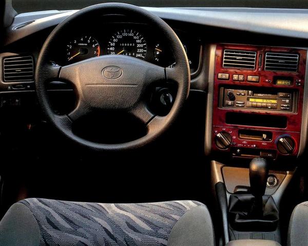 Фото Toyota Carina E I Лифтбек