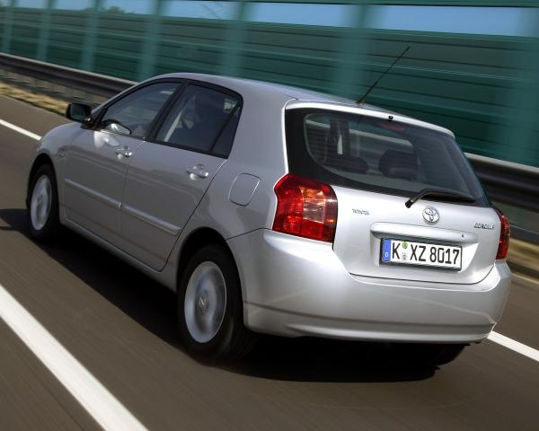 Фото Toyota Corolla IX (E120, E130) Хэтчбек 5 дв.