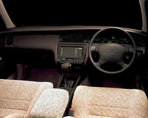 Фото Toyota Crown IX (S140) Седан
