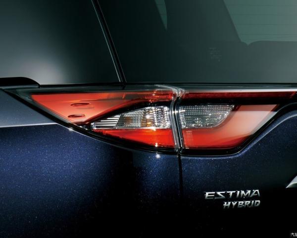 Фото Toyota Estima III Рестайлинг 3 Минивэн